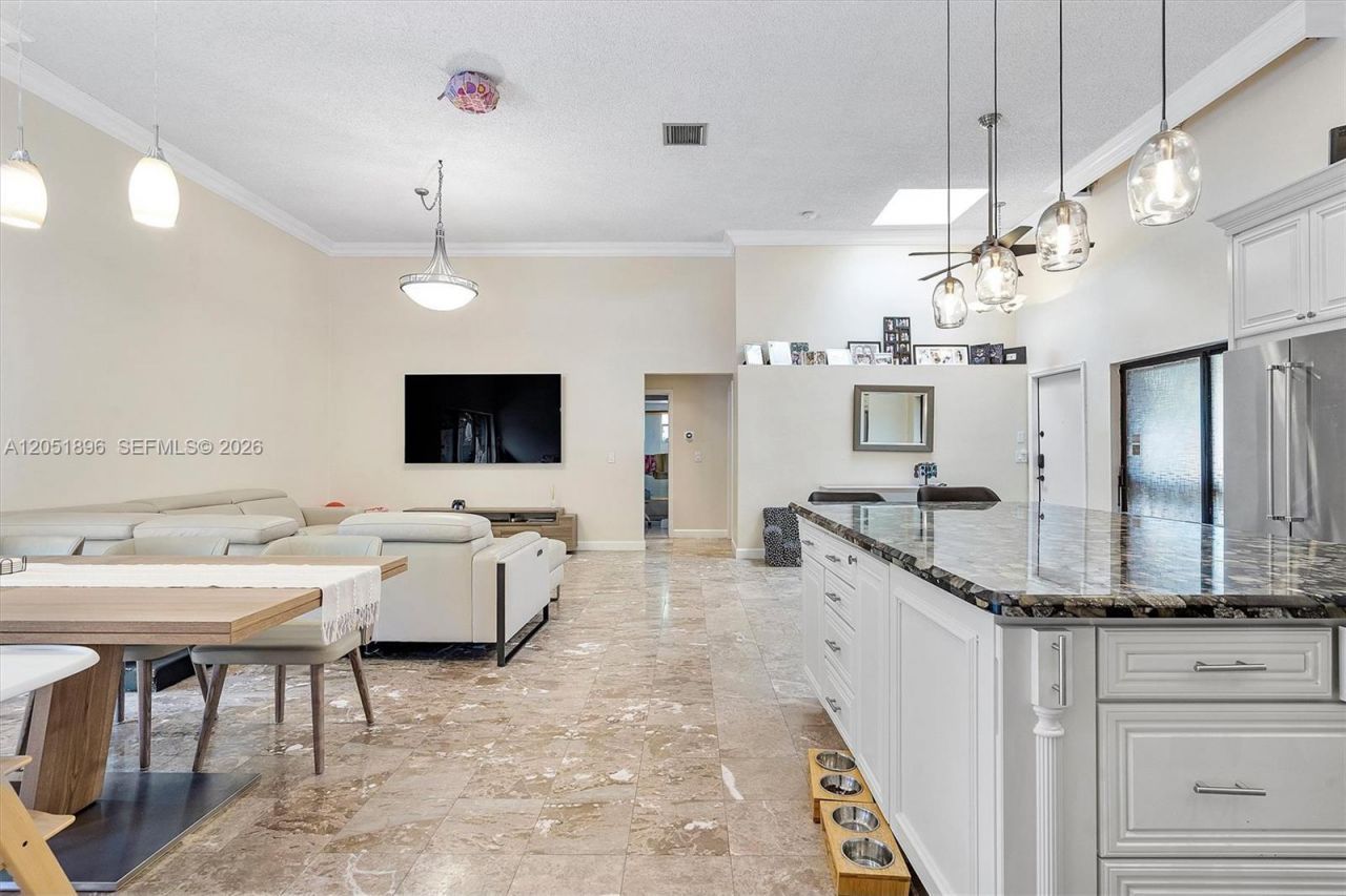 2707 S Parkview Dr, Hallandale Beach, FL 33009 Photo