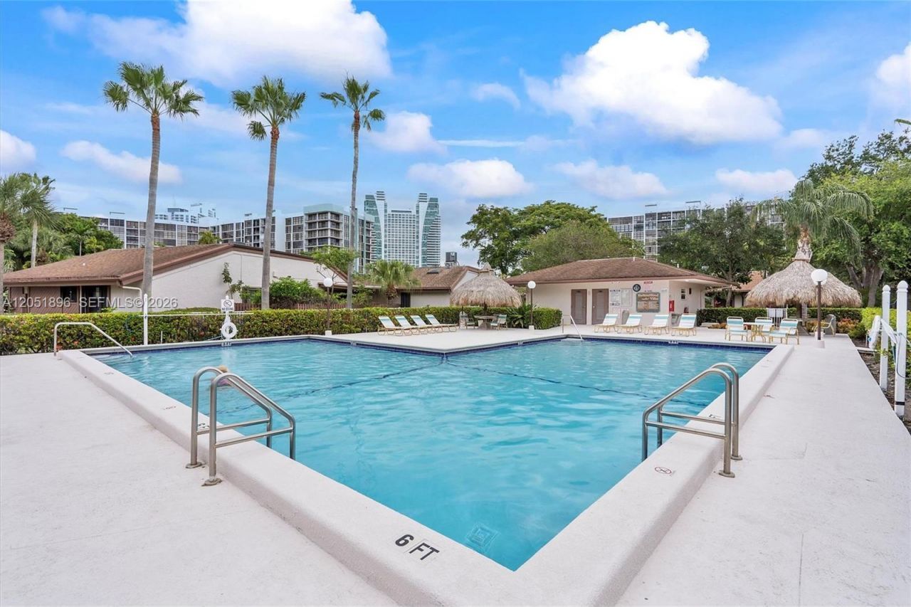 2707 S Parkview Dr, Hallandale Beach, FL 33009 Photo