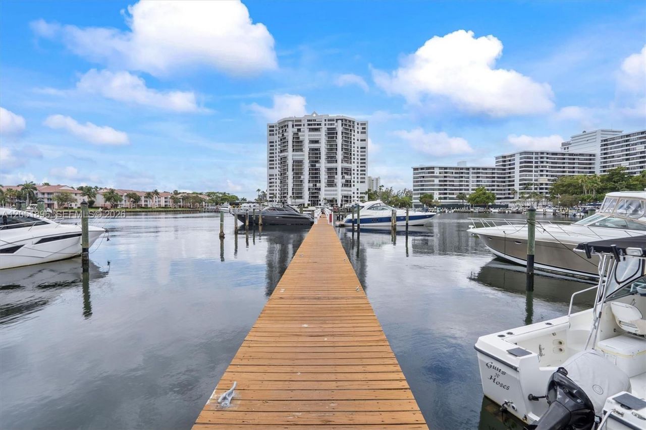 2707 S Parkview Dr, Hallandale Beach, FL 33009 Photo