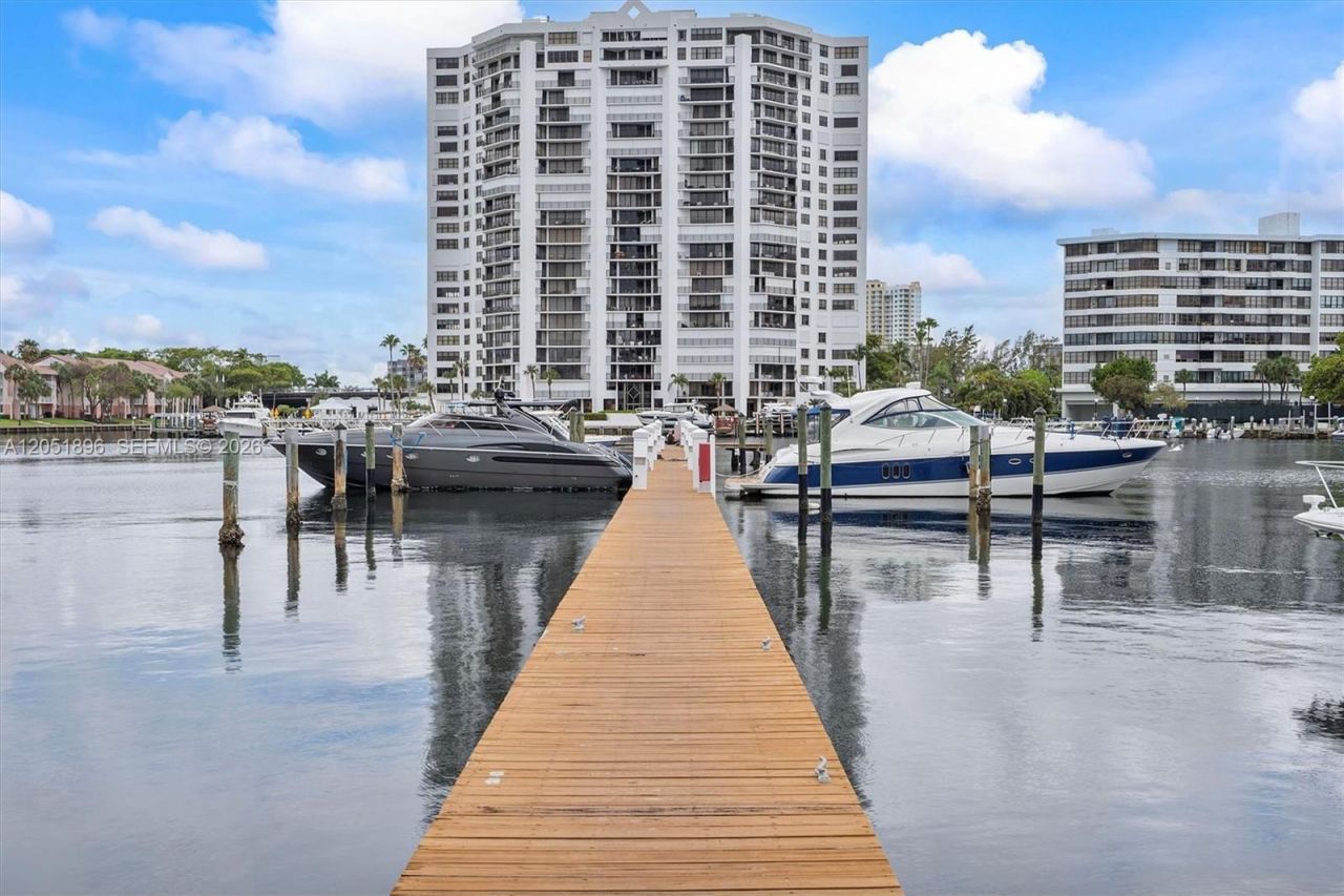 2707 S Parkview Dr, Hallandale Beach, FL 33009 Photo