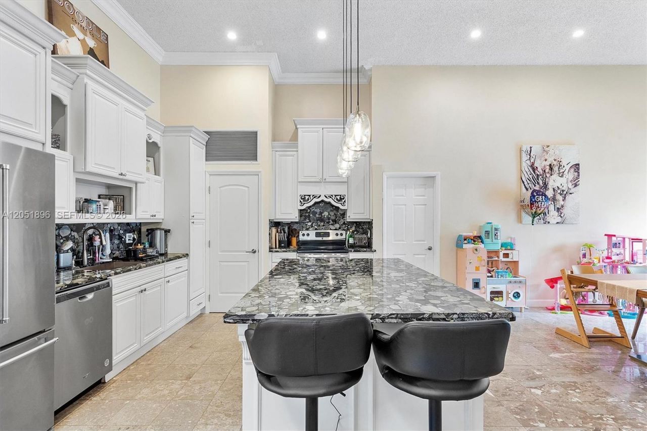 2707 S Parkview Dr, Hallandale Beach, FL 33009 Photo