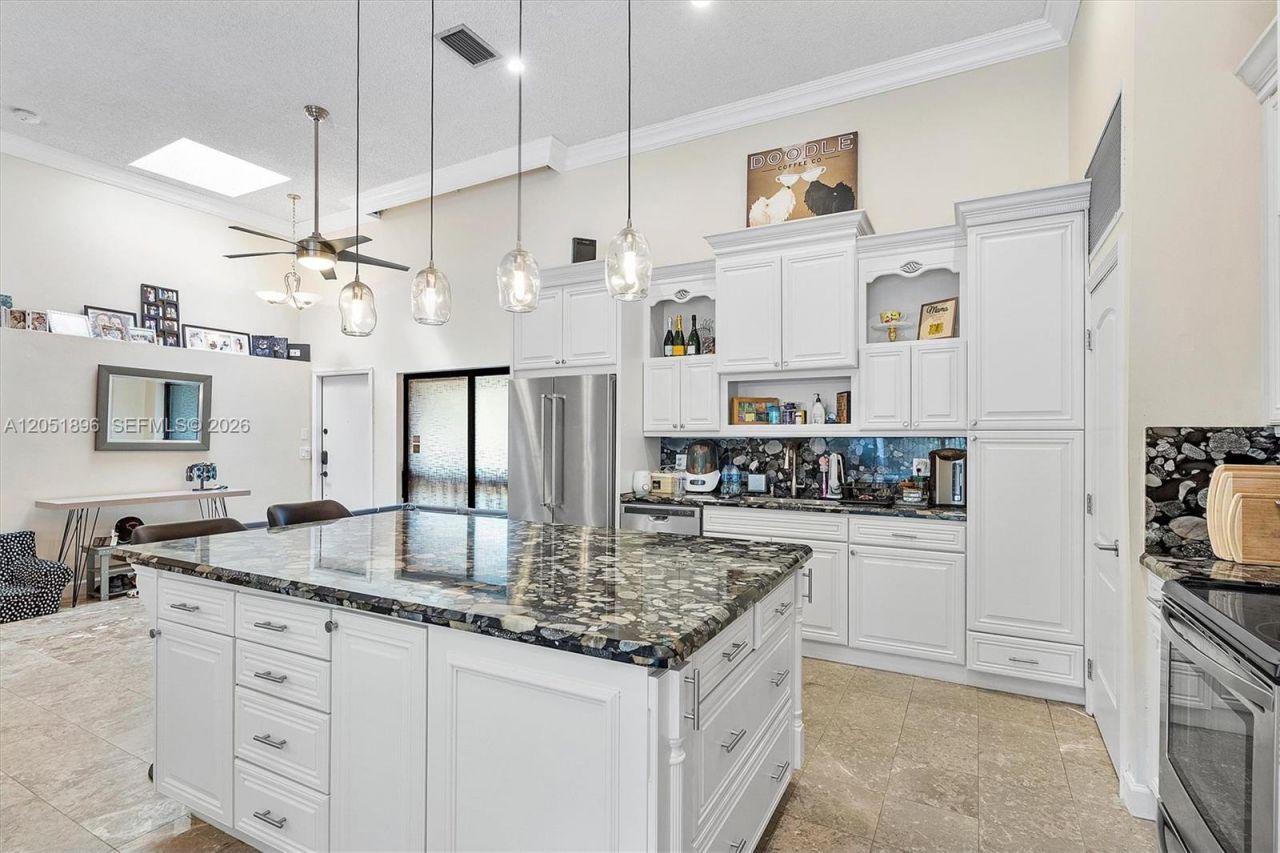 2707 S Parkview Dr, Hallandale Beach, FL 33009 Photo