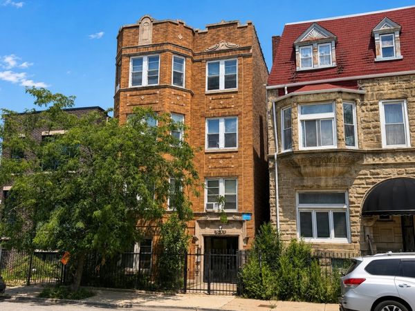 3012 W Warren Boulevard , Chicago, IL 60612