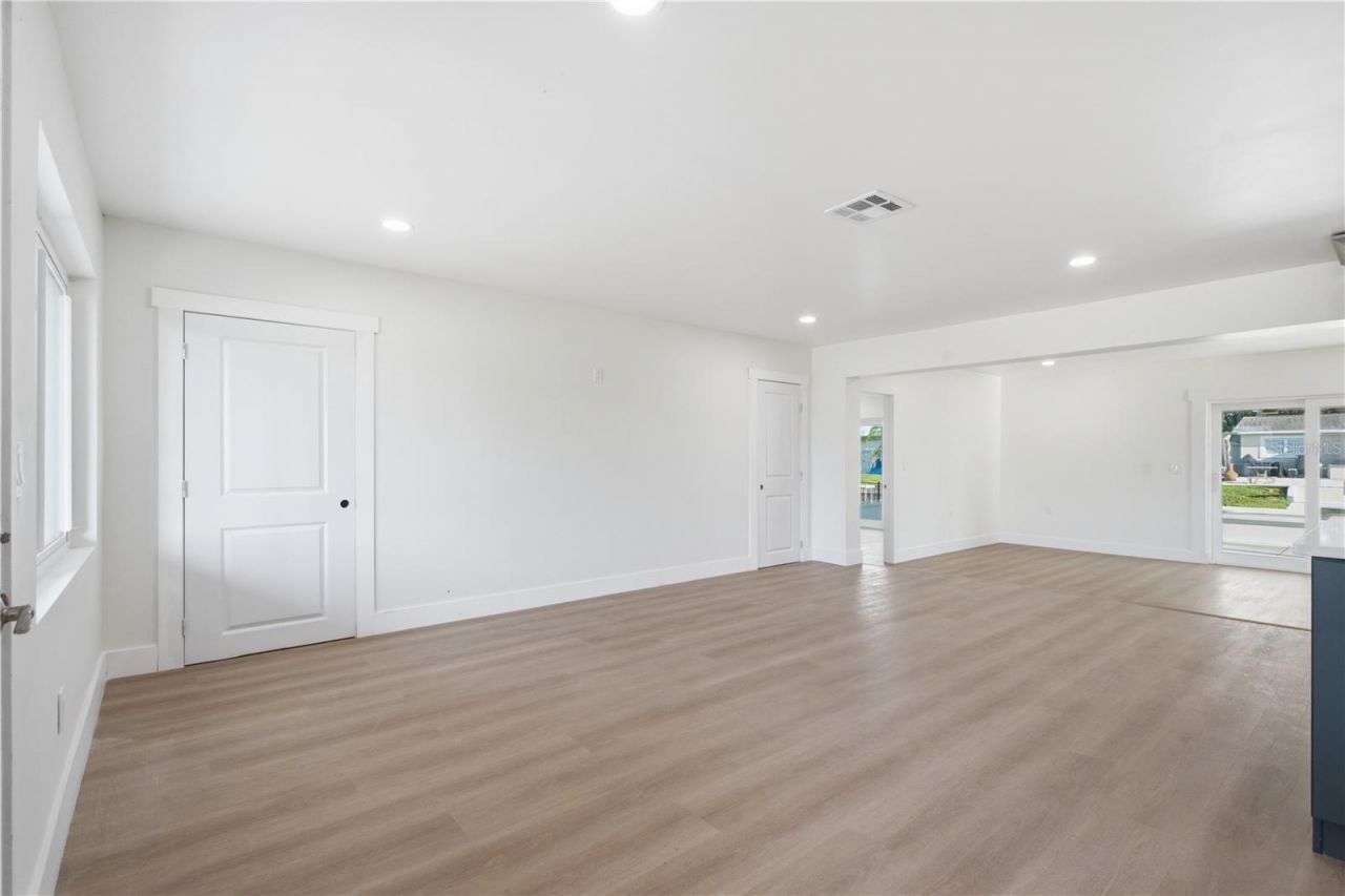 9460 Treasure Lane Ne, Saint Petersburg, FL 33702 Photo