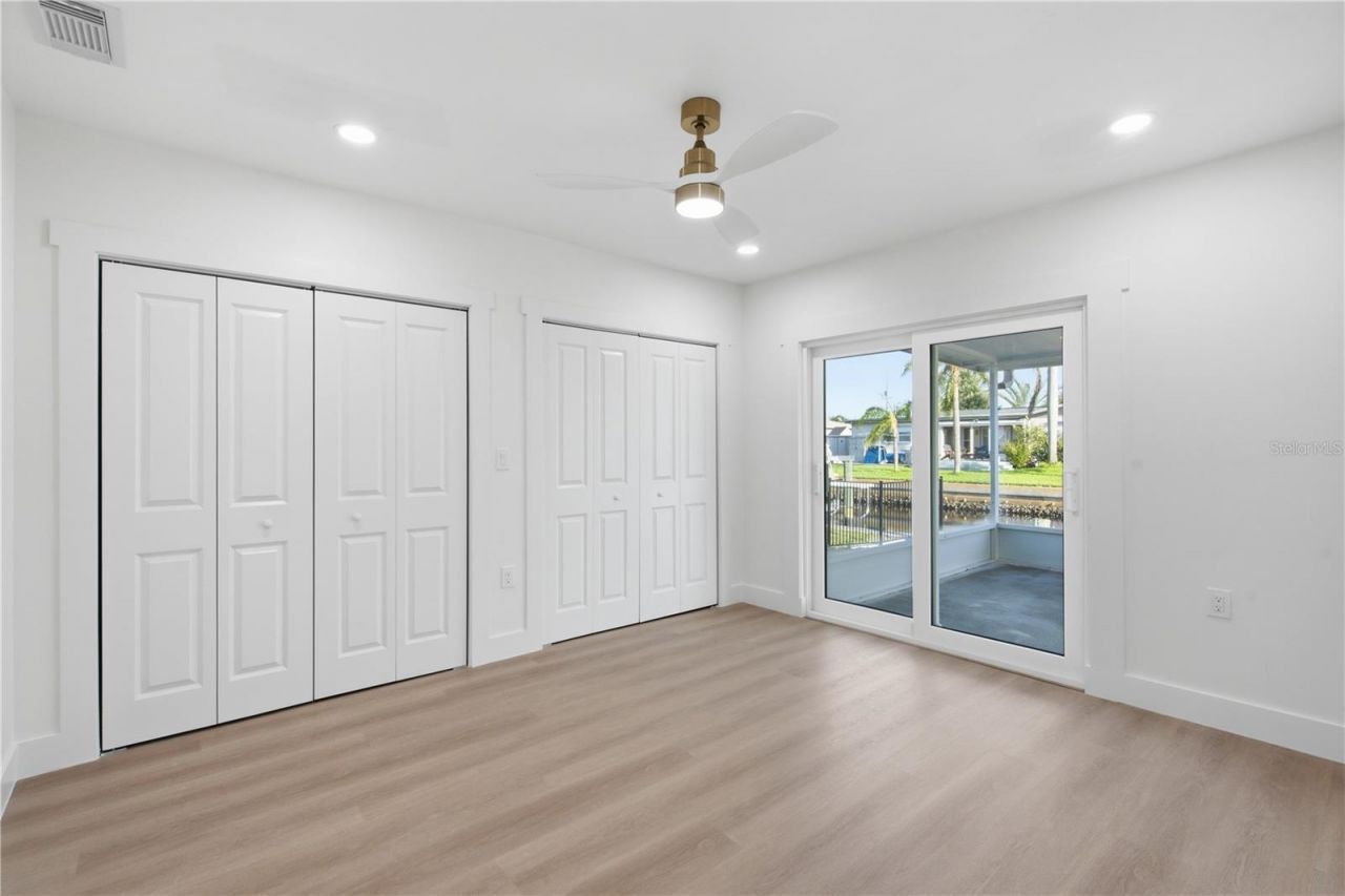 9460 Treasure Lane Ne, Saint Petersburg, FL 33702 Photo