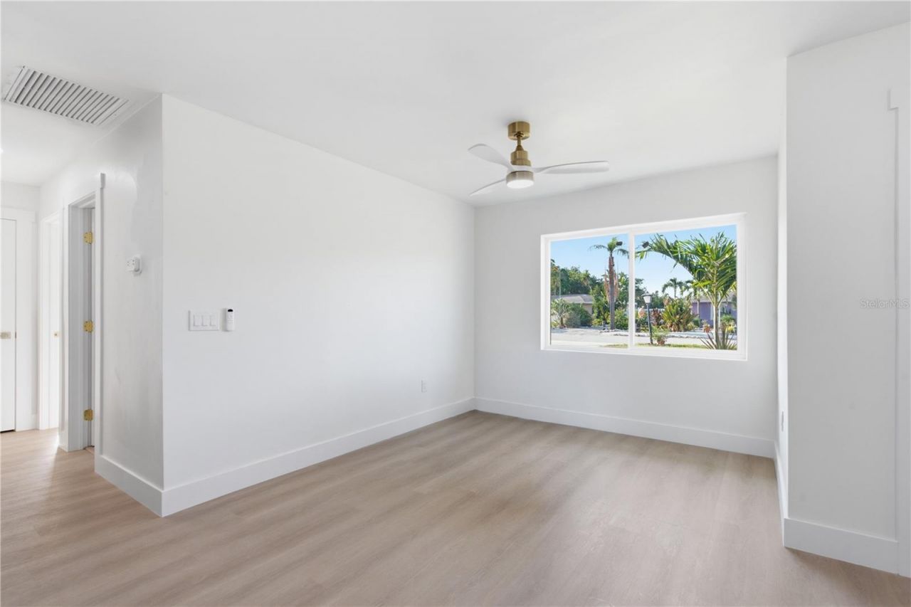 9460 Treasure Lane Ne, Saint Petersburg, FL 33702 Photo