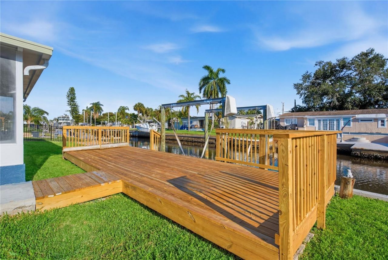 9460 Treasure Lane Ne, Saint Petersburg, FL 33702 Photo