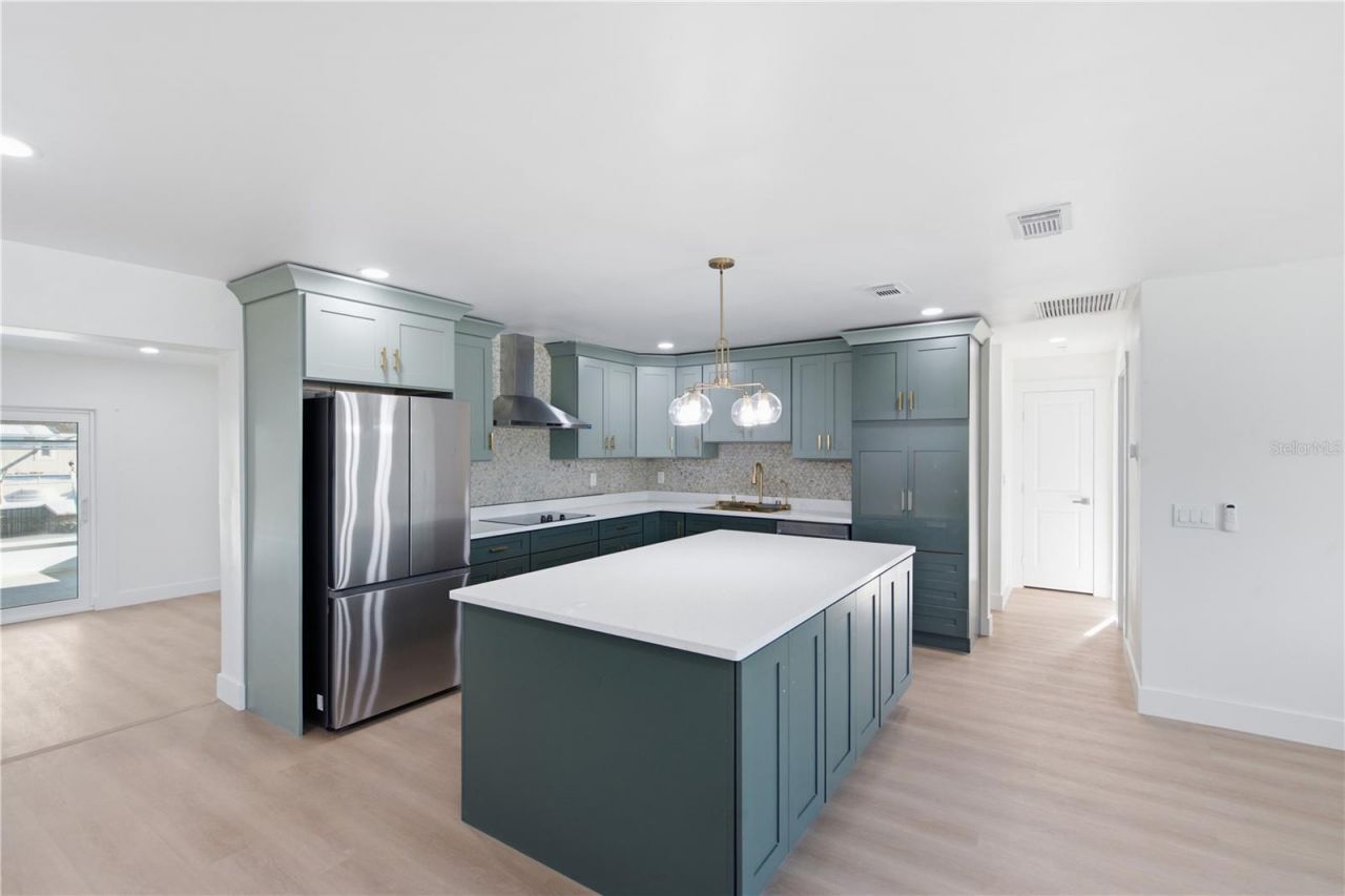 9460 Treasure Lane Ne, Saint Petersburg, FL 33702 Photo