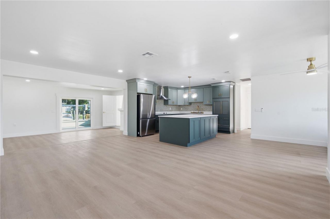 9460 Treasure Lane Ne, Saint Petersburg, FL 33702 Photo