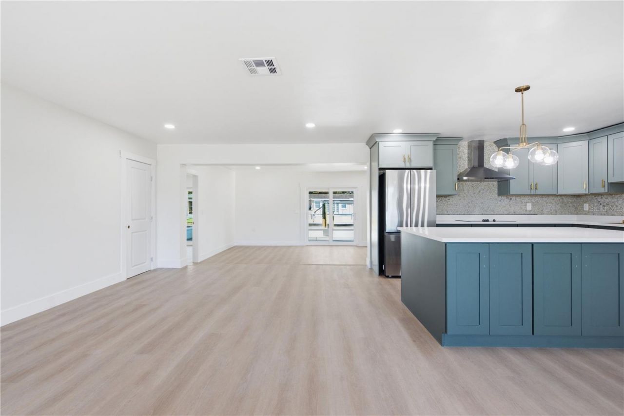 9460 Treasure Lane Ne, Saint Petersburg, FL 33702 Photo
