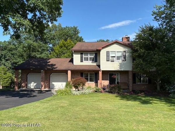 7 Downing Drive, Dallas, PA 18612