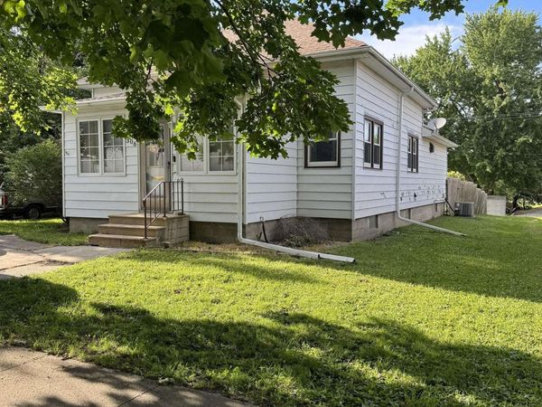 306 4th Avenue, Livermore, IA 50558