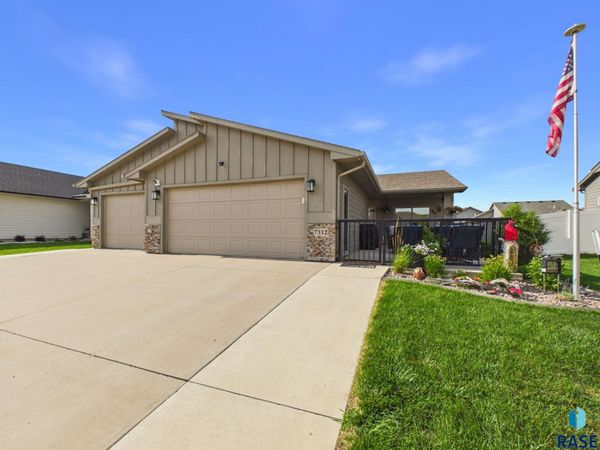 7312 E Lystra St, Sioux Falls, SD 57110