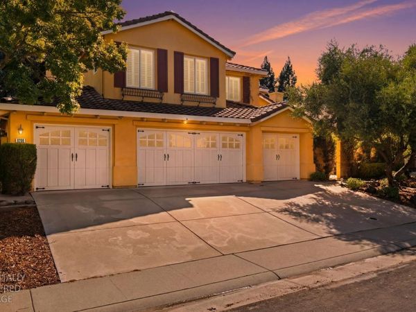 8208 Tail Race Dr, Roseville, CA 95747