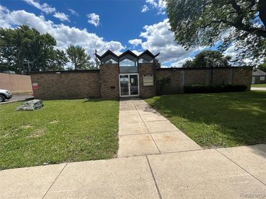 15200 E 10 Mile Road , Eastpointe, MI 48021