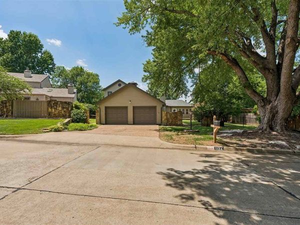 1124 S Woodcrest Drive, Stillwater, OK 74074