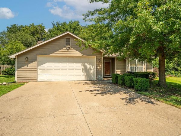 508 River Bend Court, Lawrence, KS 66044