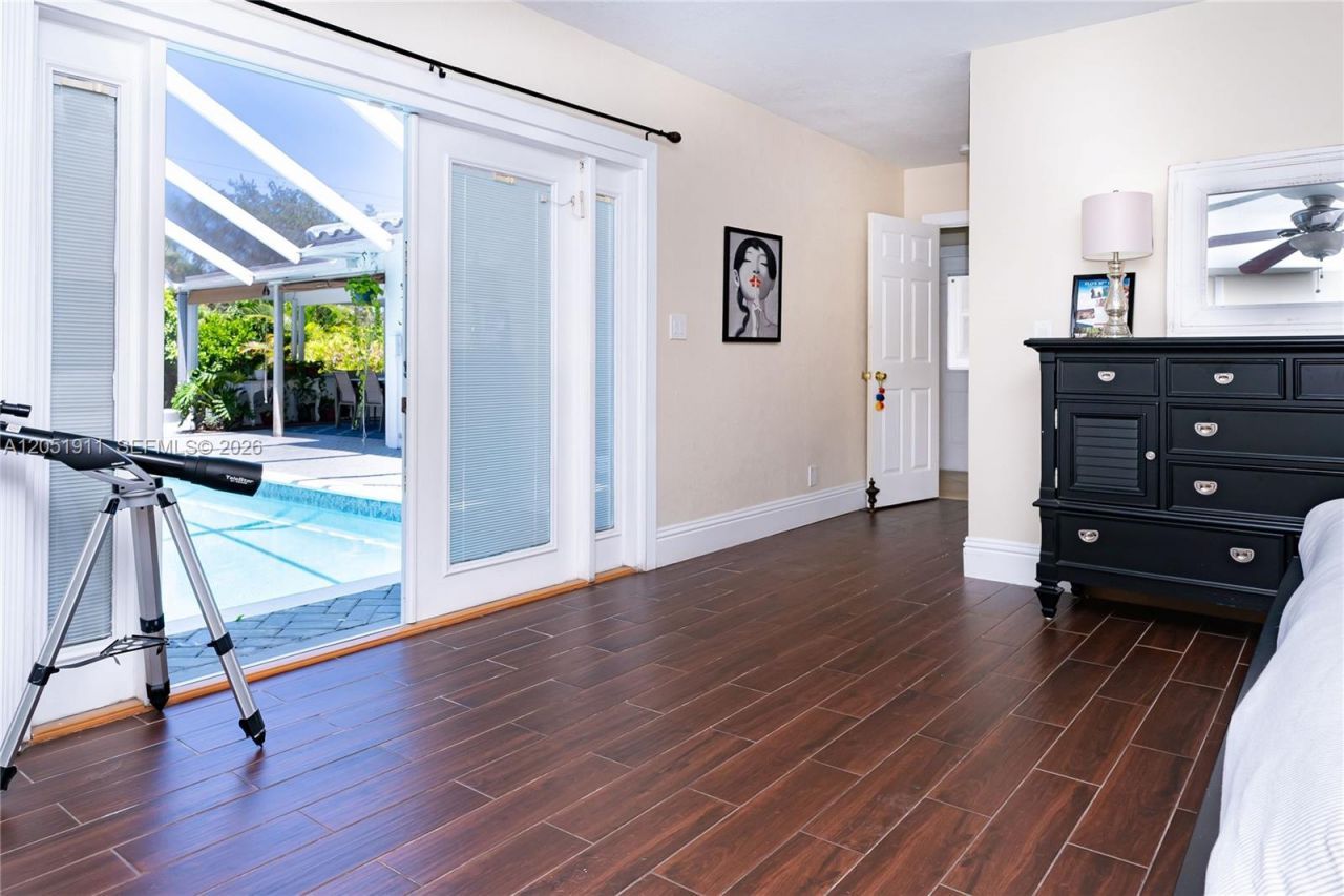 1529 Bayview Dr, Fort Lauderdale, FL 33304 Photo