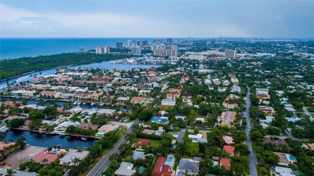 1529 Bayview Dr, Fort Lauderdale, FL 33304 Photo