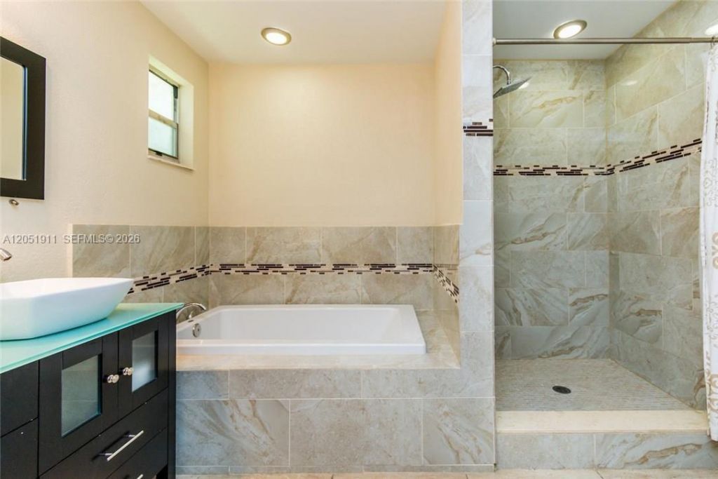 1529 Bayview Dr, Fort Lauderdale, FL 33304 Photo
