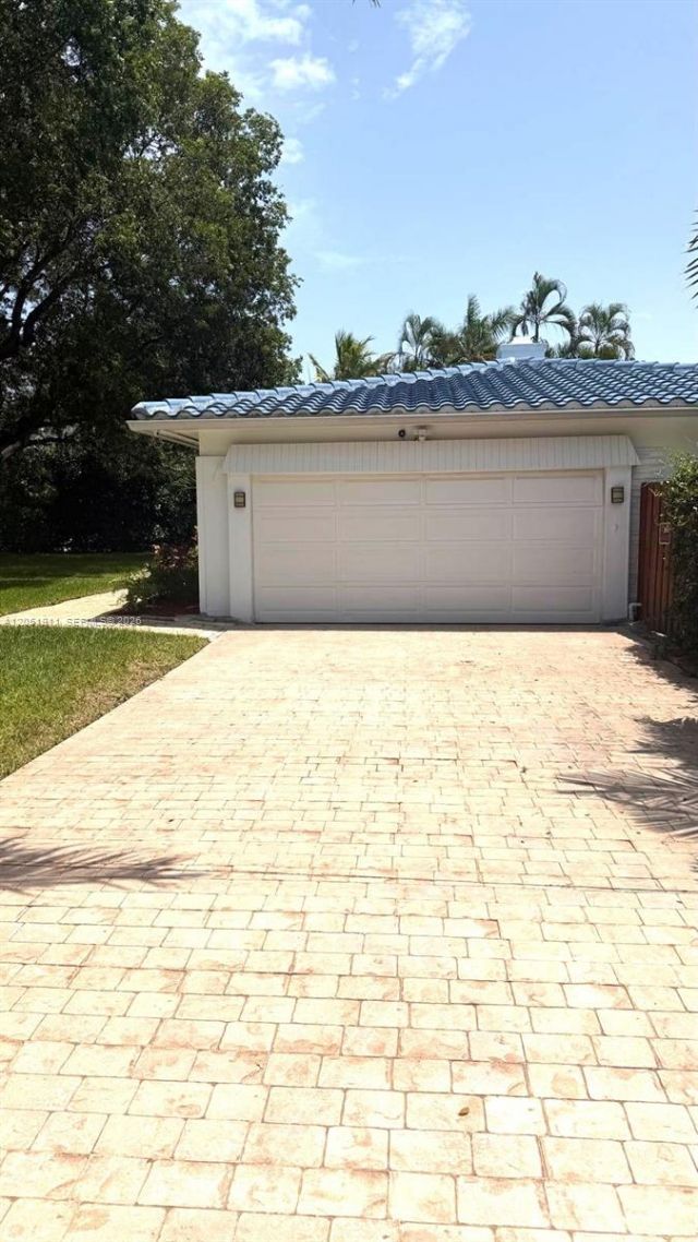 1529 Bayview Dr, Fort Lauderdale, FL 33304 Photo