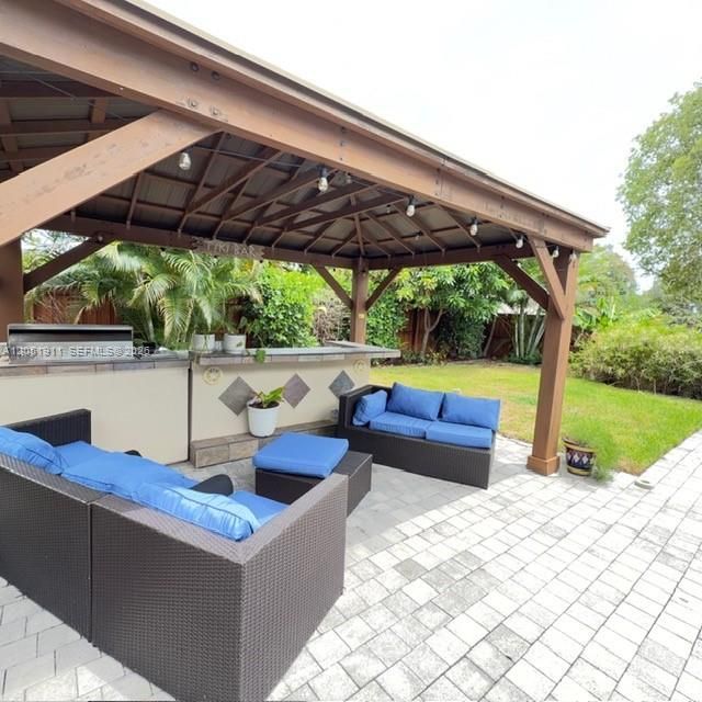 1529 Bayview Dr, Fort Lauderdale, FL 33304 Photo