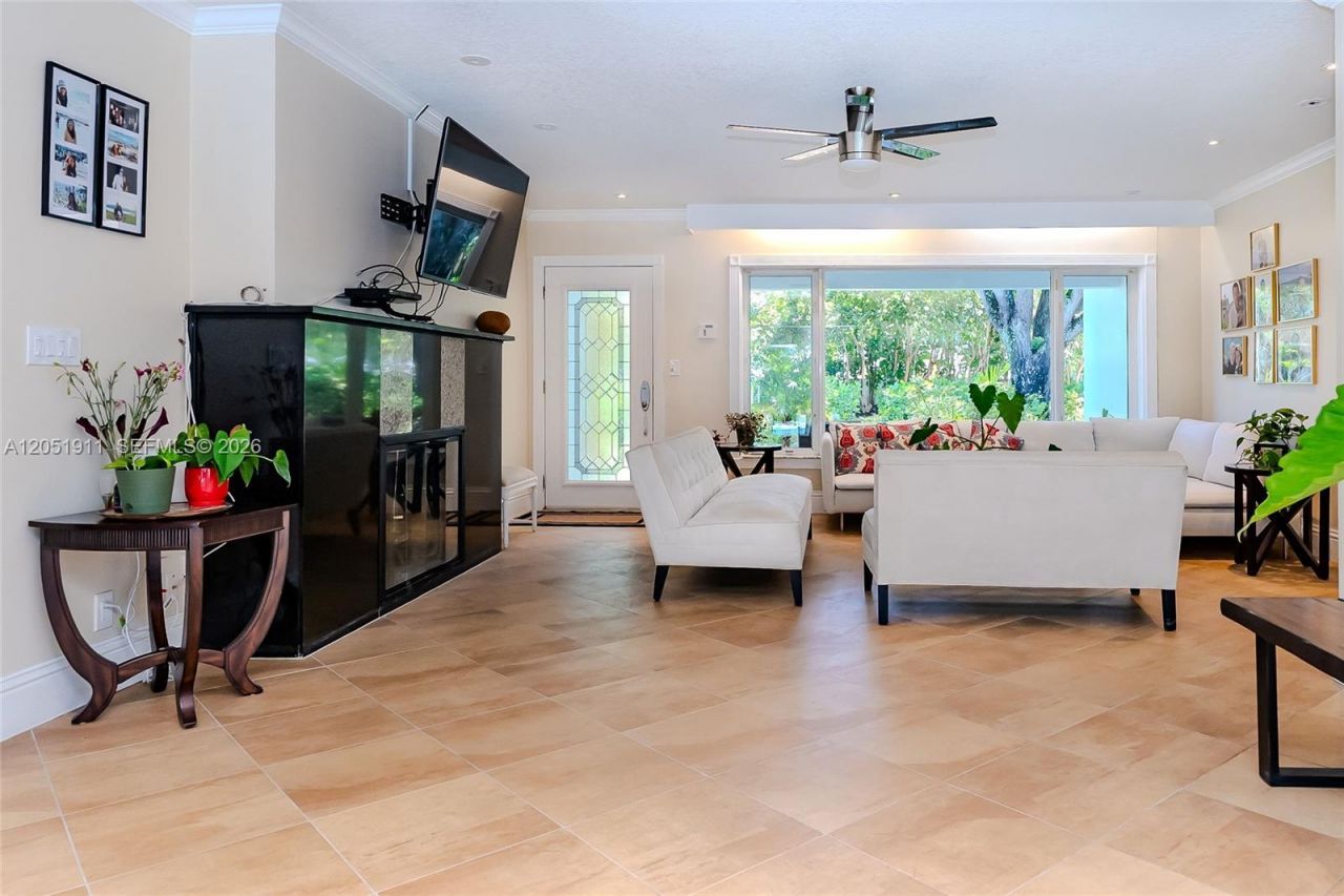 1529 Bayview Dr, Fort Lauderdale, FL 33304 Photo
