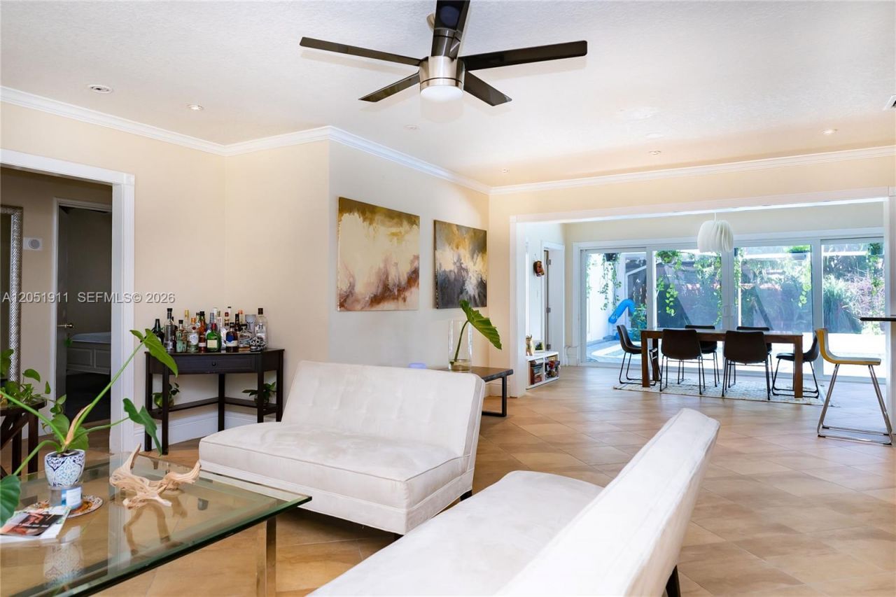 1529 Bayview Dr, Fort Lauderdale, FL 33304 Photo