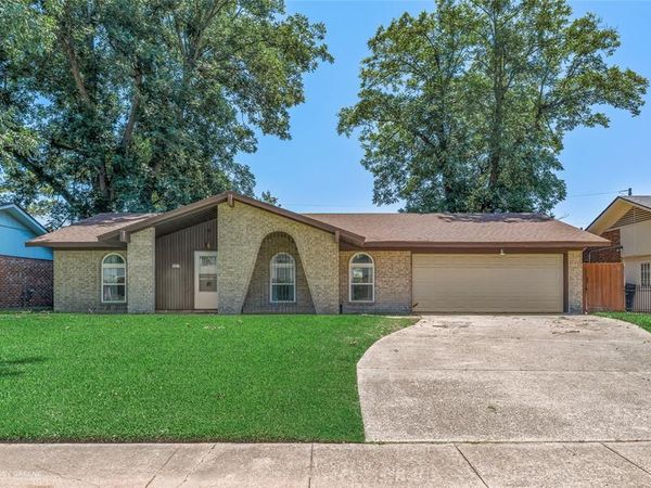 3911 Parkway Drive , Bossier City, LA 71112