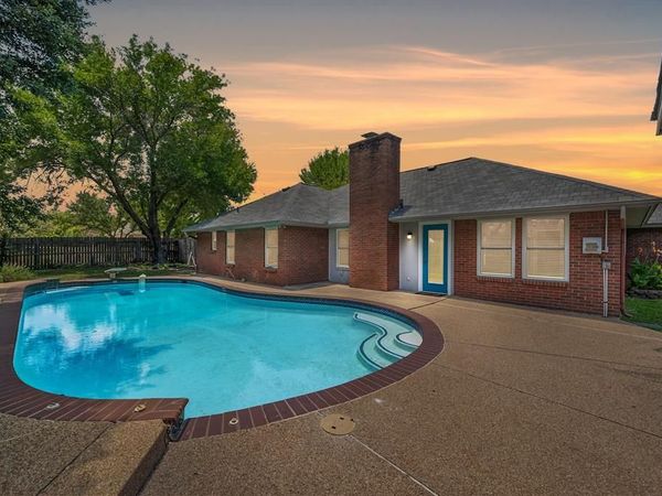 100 Downwood Drive, Burleson, TX 76028