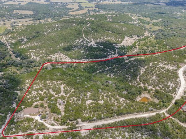 421 Armadillo Trail Dr E, Comfort, TX 78013