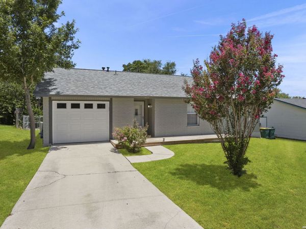 7613 LEAFY HOLLOW CT, Live Oak, TX 78233