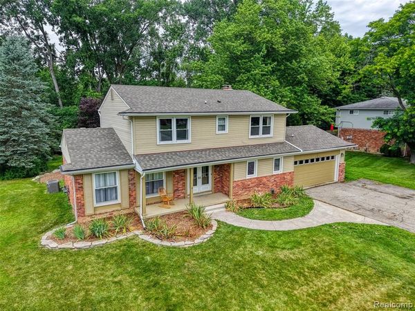 4276 Macqueen Drive, West Bloomfield Twp, MI 48323