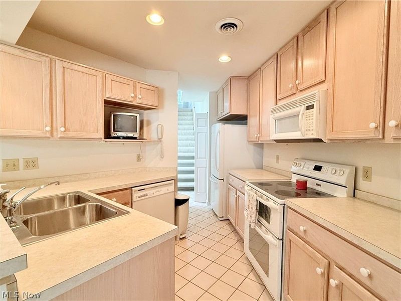 4084 Saint Andrews Court, Unit 2, Canfield, OH 44406 Photo 8