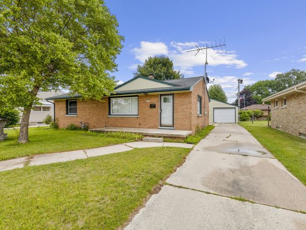2903 Wedemeyer St, Sheboygan, WI 53081