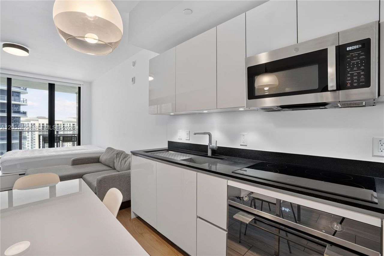 1010 Brickell Ave , Unit 3510, Miami, FL 33131 Photo