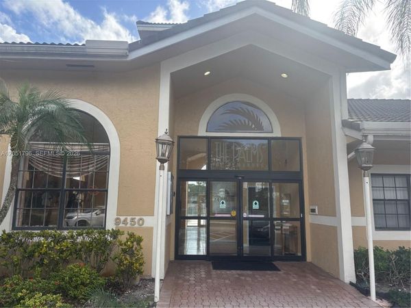 323 E Palm Cir E , Pembroke Pines, FL 33025