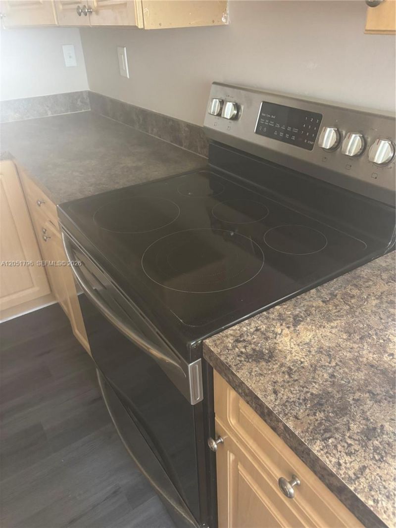 323 E Palm Cir E, Pembroke Pines, FL 33025 Photo