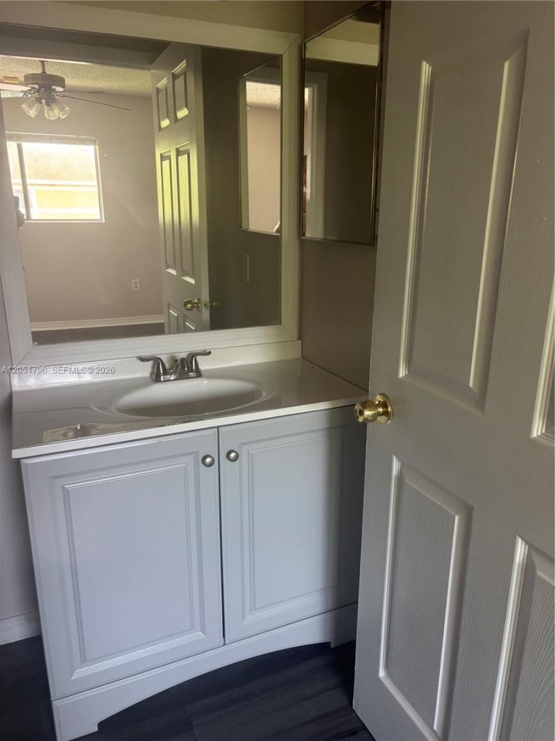 323 E Palm Cir E, Pembroke Pines, FL 33025 Photo