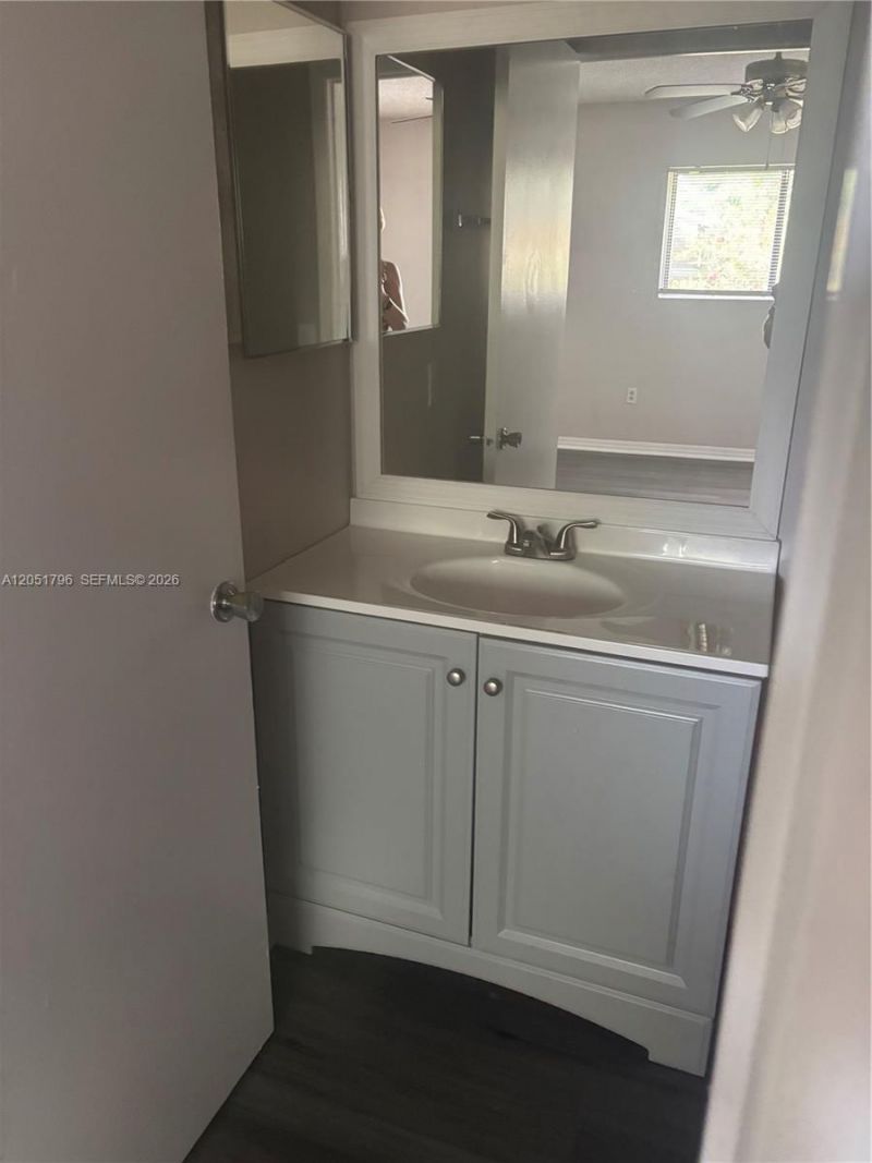 323 E Palm Cir E, Pembroke Pines, FL 33025 Photo