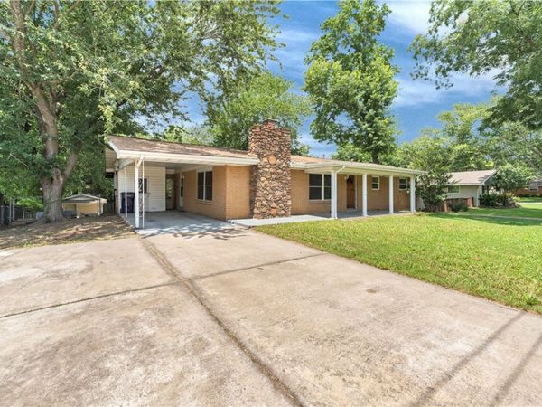 302 E Center Street , Prairie Grove, AR 72753