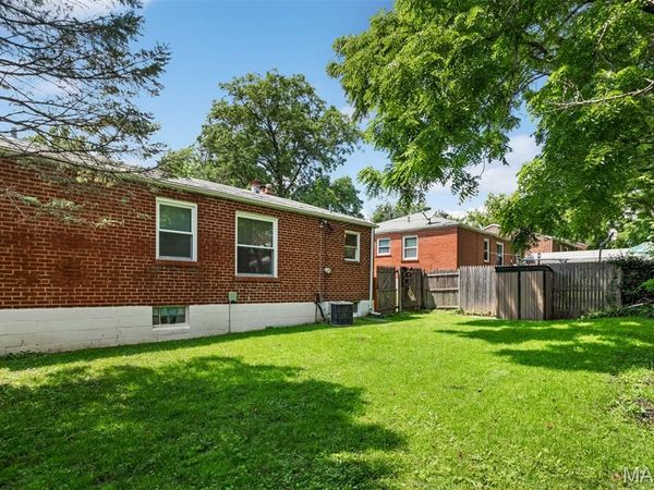 1076 Wilshire Avenue, University City, MO 63130
