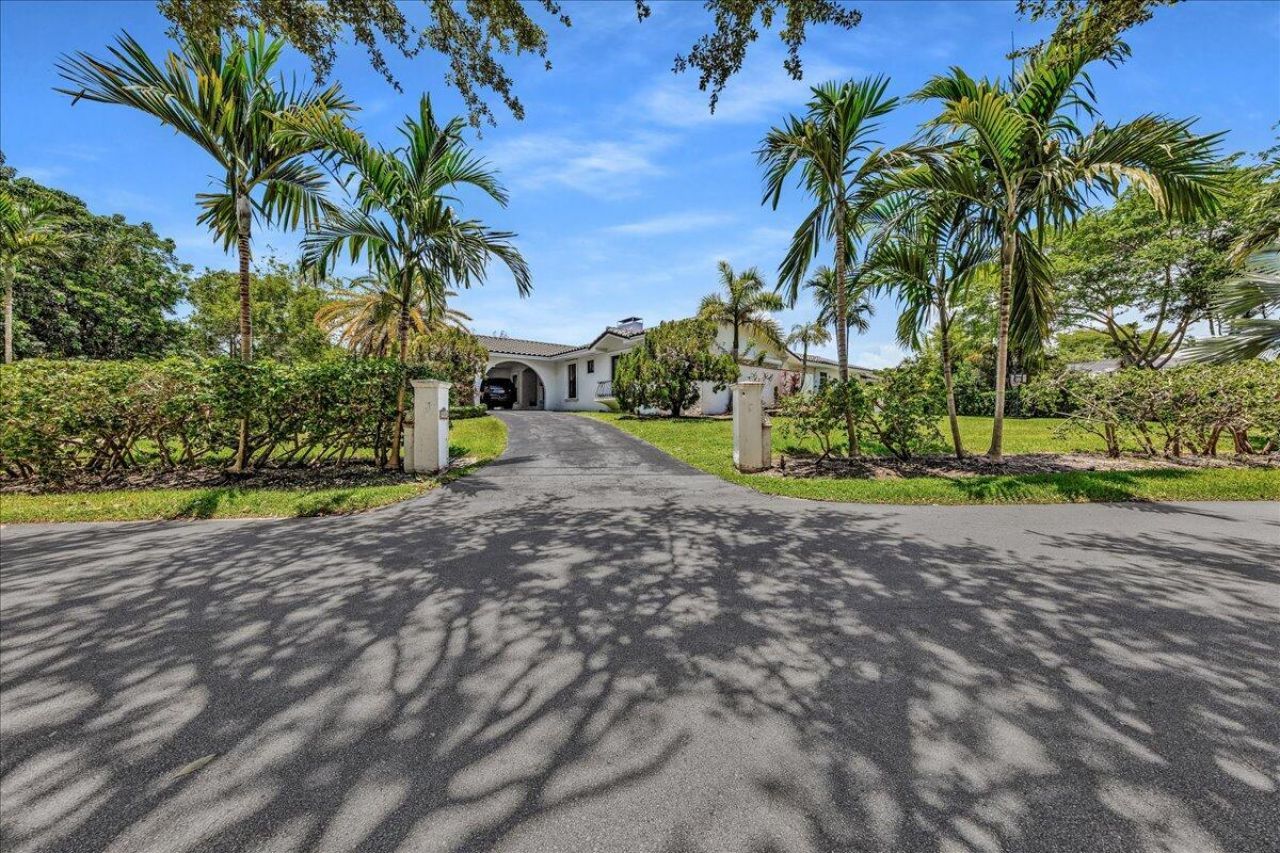 5901 SW 136th Street, Pinecrest, FL 33156 Photo