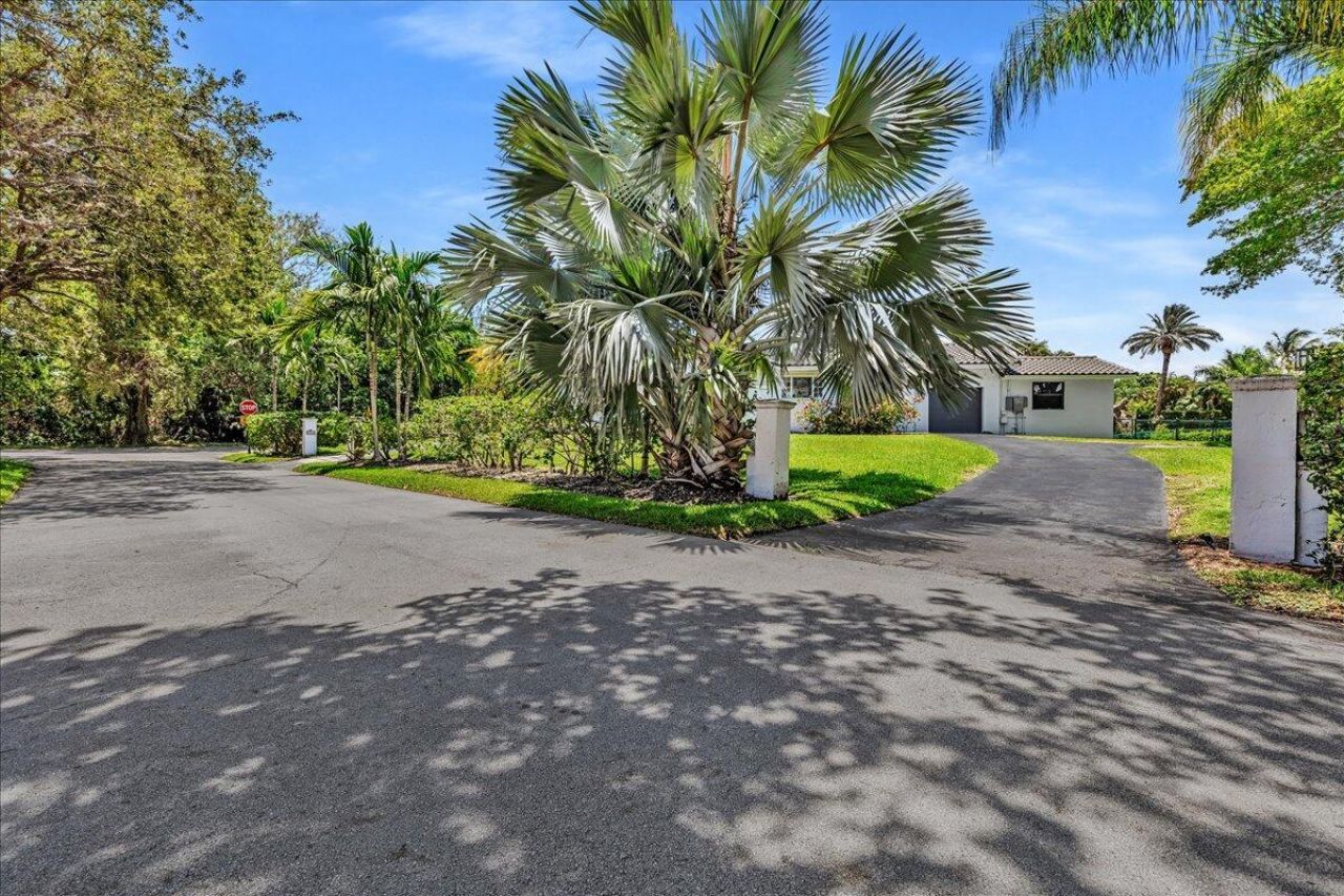 5901 SW 136th Street, Pinecrest, FL 33156 Photo