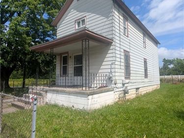 1304 Centre Avenue, Niagara Falls, NY 14305
