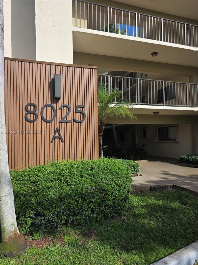 8025 SW 107th Ave, Unit 202, Miami, FL 33173 Photo