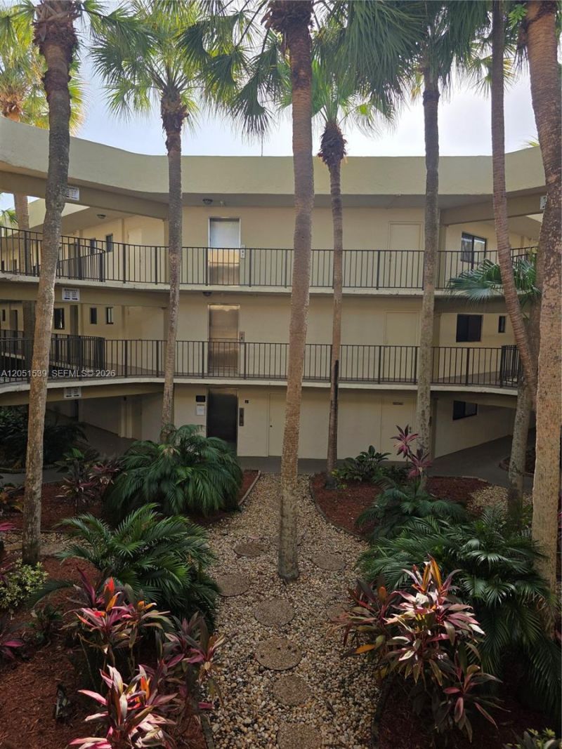 8025 SW 107th Ave, Unit 202, Miami, FL 33173 Photo