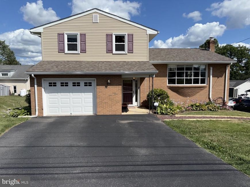 402 Grosstown Road, Stowe, PA 19464 Main Photo