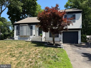 25 HIGHLAND DRIVE, BARNEGAT, NJ 08005