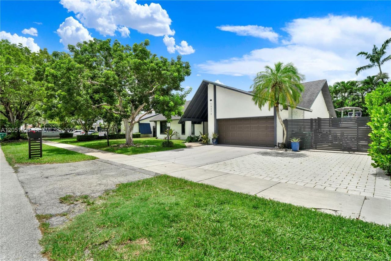 13370 SW 99th Ter, Miami, FL 33186 Photo